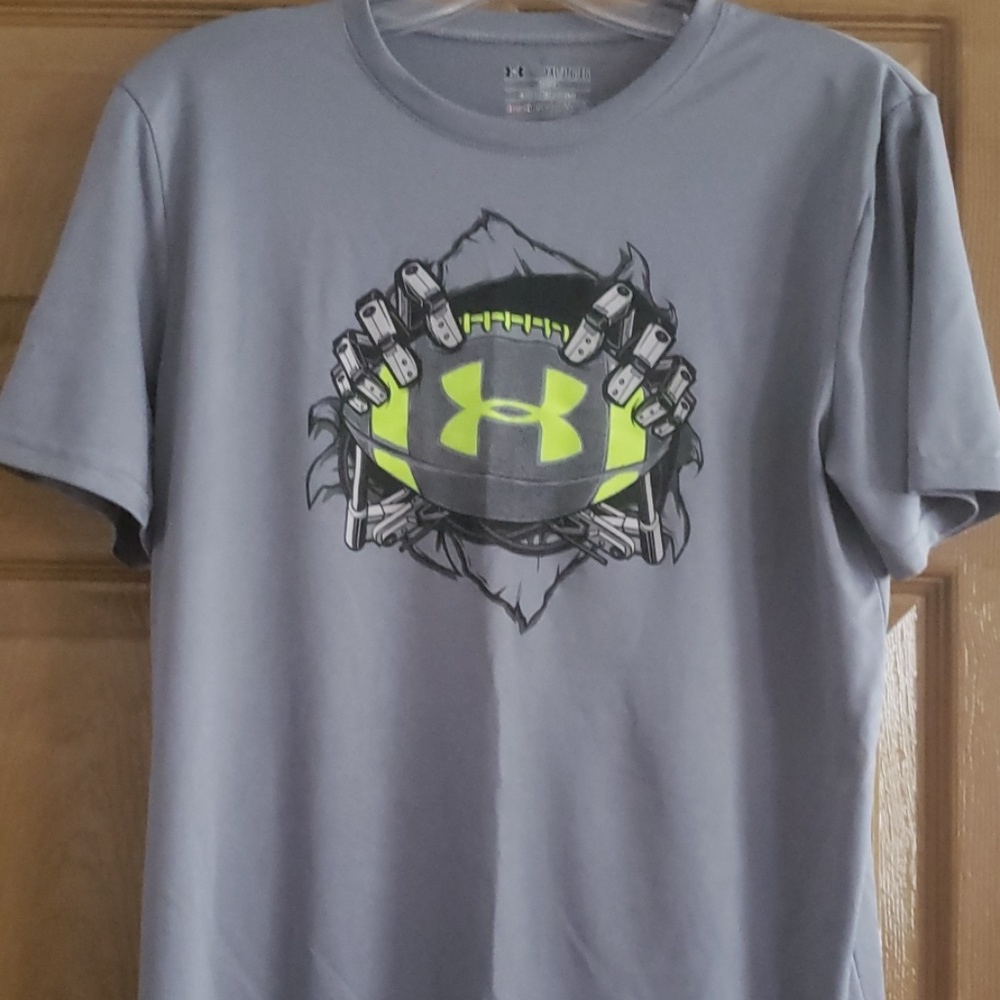 Under armour youth xl heat geat tshirt